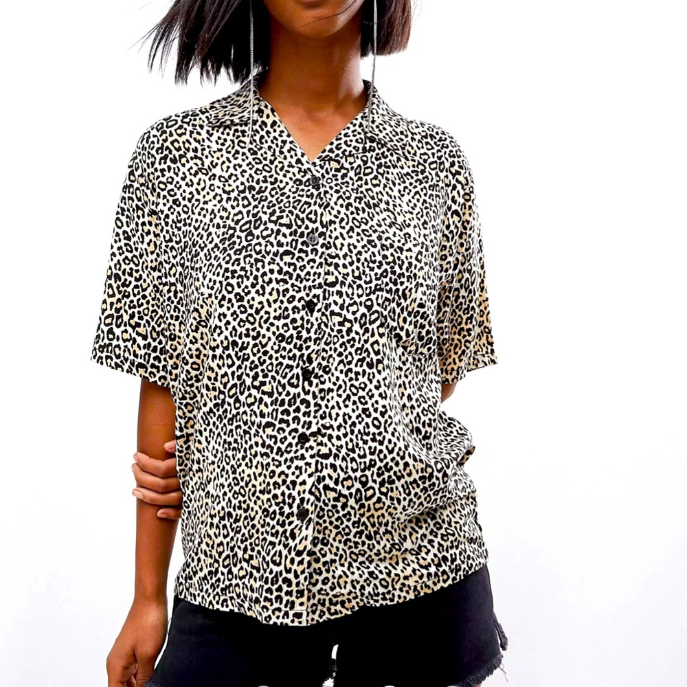Motel Relaxed Hawaiian Shirt In Leopard